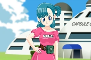 Personaje de cabello azul con peinado de coleta, vistiendo un vestido rosa con el nombre Bulma y cinturón, frente a un edificio futurista con la inscripción Capsule Corp