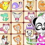 Personaje de panda con vestido rosa frente a un fondo de fichas con dibujos de animales caricaturizados