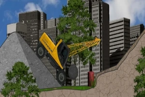 Una grúa amarilla en una pendiente empinada con un edificio de fondo y árboles alrededor