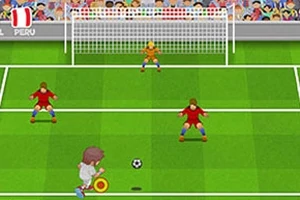 Jugador de fútbol disparando a la portería frente a dos defensas y un portero en una cancha verde con público en el fondo