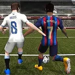 Dos jugadores de fútbol en un campo, uno con uniforme blanco y otro con uniforme azul y rojo, disputando el balón en un estadio lleno de espectadores