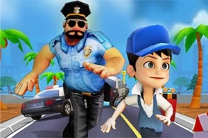 Un personaje animado con gorra azul y camiseta blanca es perseguido por un policía grande con uniforme, en un camino rodeado de palmeras y patrullas
