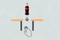 Lanza la botella de Coca y no la rompas en las mesas