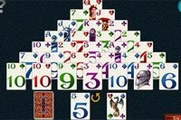 Juega en este clásico juego de solitario pirámide en línea
