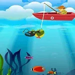Persona pescando en un bote rojo con número cero, rodeada de peces coloridos bajo el agua y plantas acuáticas