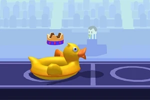 Pato inflable amarillo sobre una superficie morada con una pequeña corona flotante encima