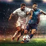 Dos jugadores de fútbol compiten por el balón en un campo iluminado bajo una ligera lluvia
