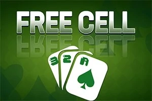 Texto FREE CELL en letras grandes con un diseño de tres cartas de naipes frente a un fondo verde