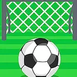 Balón de fútbol frente a una portería en un campo verde