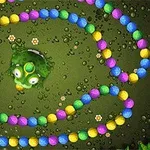 Rana verde en el centro rodeada por una serie de esferas de colores brillantes en movimiento sobre un fondo verde oscuro con gotas