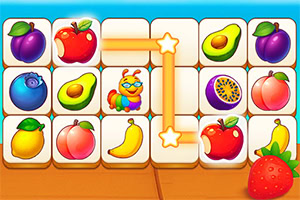 Un tablero de juego con fichas de frutas coloridas y una oruga sonriente en el centro, más una línea destacada conectando dos fichas de manzana roja