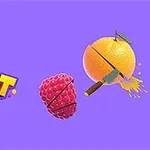 Sobre un fondo morado, una naranja y una frambuesa están siendo cortadas por un cuchillo