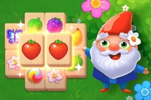 Gnomo sonriente junto a bloques de madera con frutas y flores sobre un fondo verde con flores