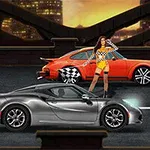 Una mujer con atuendo de carrera se encuentra entre dos coches deportivos en una carretera, con un paisaje urbano iluminado al fondo