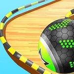 Bola negra y verde con patrones hexagonales en una pista curva de madera con bordes amarillos y negros