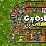 Tablero de juego con casillas numeradas, fichas de colores y elementos decorativos sobre un fondo de césped