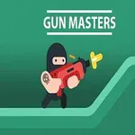 Personaje de caricatura enmascarado sosteniendo un arma de juguete en un entorno verde