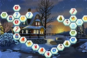 Casa de campo nevada en el atardecer con adornos navideños en fichas hexagonales iluminadas al frente