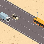 Camino en el desierto con un autobús amarillo, un coche y un camión circulando en direcciones opuestas