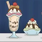 Tres postres helados, dos en copas altas a los lados y uno en un tazón en el centro, adornados con crema, cereza y barquillos