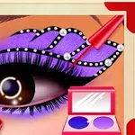 Maquillaje de ojos en tonos morados adornado con perlas y una brocha aplicando delineador