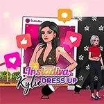 Mujeres animadas posando frente a un fondo de evento con íconos de redes sociales y una imagen estilo polaroid al lado