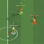 Jugadores en un partido de fútbol virtual con etiquetas de usuarios sobre césped verde