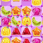 Dulces de gelatina de colores brillantes en una cuadrícula sobre un fondo morado
