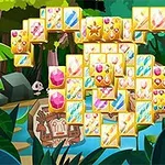 Bloques dorados con gemas de colores apilados frente a un fondo de jungla con un caracol y un río