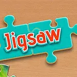 Piezas de rompecabezas de colores sobre una superficie de madera con la palabra Jigsaw en una pieza central azul