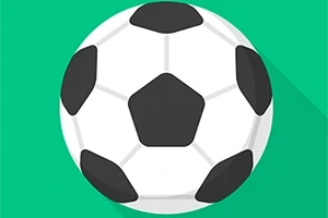 Balón de fútbol clásico en un fondo verde