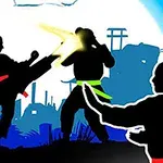 Tres siluetas de personas practicando artes marciales con fondos urbanos al amanecer