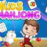 Niño guiñando un ojo junto a juguetes coloridos y bloques con imágenes sobre un fondo azul con estrellas