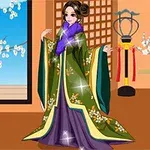 Mujer vestida con un kimono verde adornado con flores, de pie en una habitación con decoración tradicional y ventana mostrando un paisaje con cerezos en flor