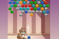 ¡A Kitty le gusta jugar!
