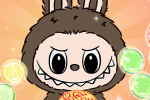 Un personaje con apariencia de monstruo peludo con orejas de conejo y expresión sonriente rodeado de dulces coloridos