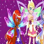 Tres personajes femeninos con alas coloridas posan sobre un fondo púrpura con puntos blancos