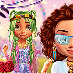 Dos personajes femeninos con cabello colorido y atuendos de moda, uno con cabello verde y otro rizado, posando frente a un fondo festivo con luces