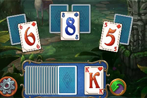 Cartas de juego con números y símbolos en un entorno natural; destacan un 6, un 8, un 5, y una K
