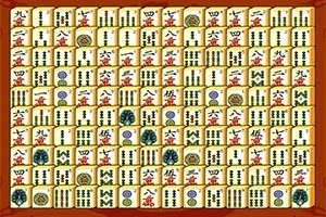 Mosaico de fichas de Mahjong organizadas en una cuadrícula rectangular sobre un fondo marrón