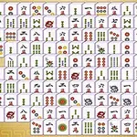 Fichas de un juego de mesa ordenadas en filas y columnas sobre un fondo amarillo con un patrón decorativo