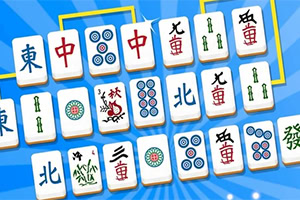 Fichas de Mahjong con símbolos chinos y patrones circulares sobre un fondo azul