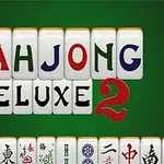 Título Mahjong Deluxe 2 con fichas de mahjong sobre un fondo verde