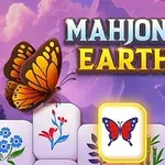 Mariposa sobre fichas de mahjong con dibujos de mariposas, flores y un pájaro, bajo un cielo púrpura
