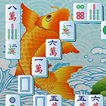 Fichas de juego colocadas sobre un fondo decorativo de un pez dorado y olas de agua