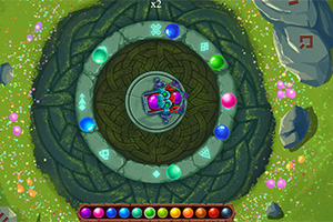 Escarabajo colorido en el centro de un patrón circular con bolas de colores alrededor sobre un fondo verde
