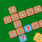 Mosaicos de madera con números y signos matemáticos sobre un fondo verde