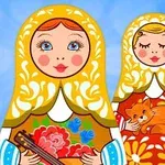 Dos muñecas rusas con vestidos coloridos y detalles florales, una sosteniendo un instrumento musical y la otra un gato