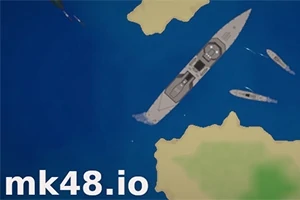 Vista aérea de un barco grande acompañado de dos barcos pequeños navegando entre islas en un mar azul, con el texto mk48