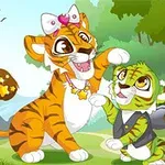 Dos tigres caricaturizados, uno con lazo rosa y collar de estrellas, juegan alegremente en un bosque